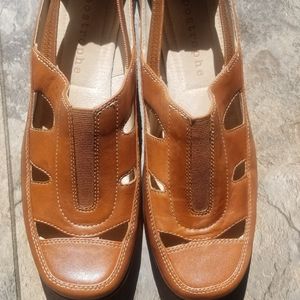 Tan leather sandle/flats size 8